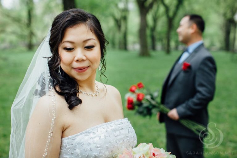 new-york-city-wedding-photos-sarah-dawson-photography-central-park-bethesda-fountain-boat-house-brooklyn-bridge-2