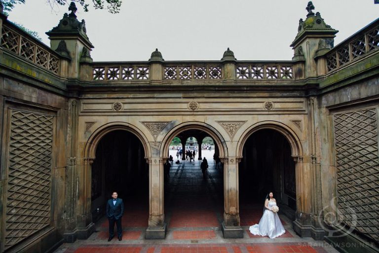 new-york-city-wedding-photos-sarah-dawson-photography-central-park-bethesda-fountain-boat-house-brooklyn-bridge-5