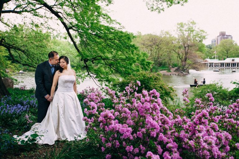 new-york-city-wedding-photos-sarah-dawson-photography-central-park-bethesda-fountain-boat-house-brooklyn-bridge-8